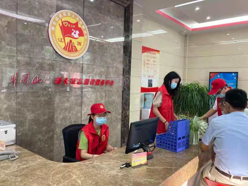 分别40年的老兵重逢,退役军人“尊崇工作法”在赣落地生根